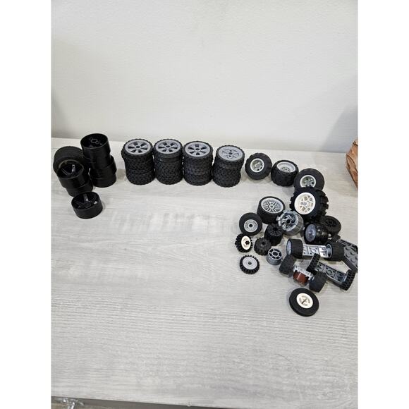K'NEX KNEX WHEELS TYRES Lot Bundle Lego Etc - Picture 1 of 8